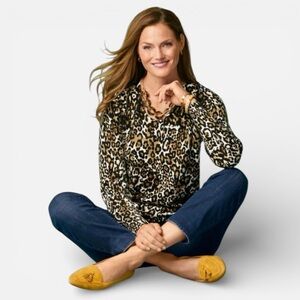 TALBOTS SOFT luxurious LEOPARD PRINT V-NECK long sleeve chic MERINO wool SWEATER